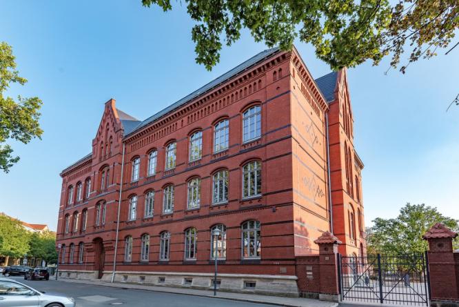 bergschule_vorn.jpg